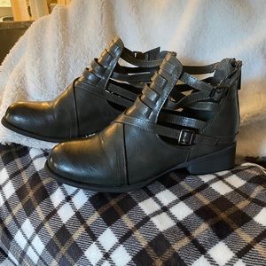 Gray faux-leather booties size8